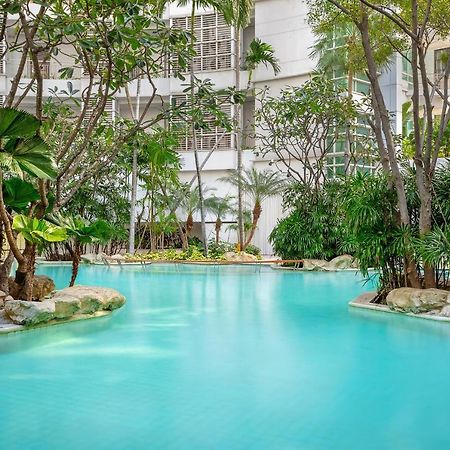 Dusit Suites Hotel Ratchadamri, Bangkok Extérieur photo The pool at the hotel