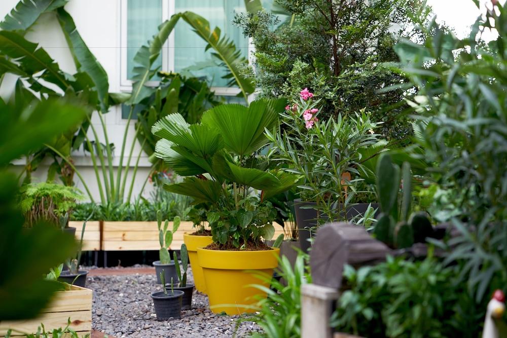 Dusit Suites Hotel Ratchadamri, Bangkok Extérieur photo A rooftop garden in Singapore
