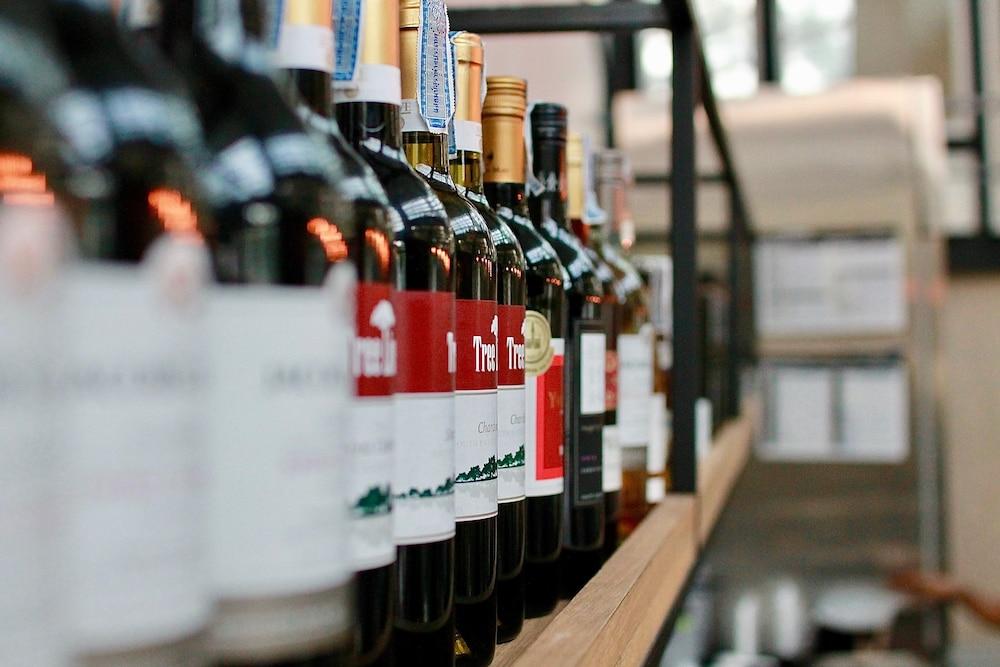 Dusit Suites Hotel Ratchadamri, Bangkok Extérieur photo Wine bottles