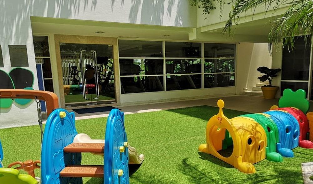 Dusit Suites Hotel Ratchadamri, Bangkok Extérieur photo The school's playground
