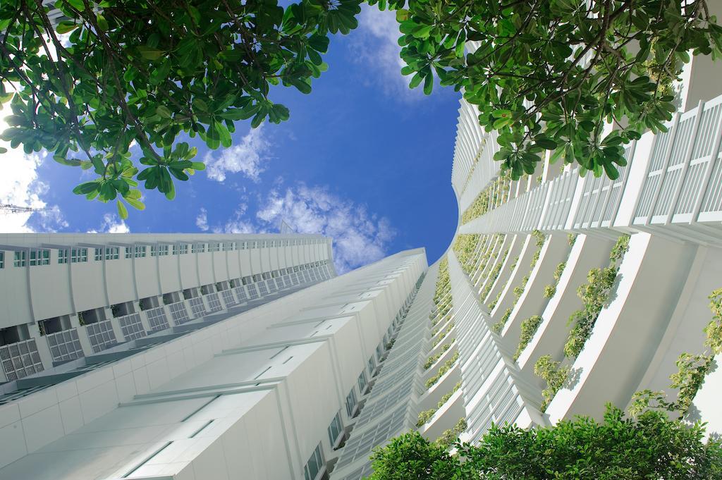 Dusit Suites Hotel Ratchadamri, Bangkok Extérieur photo The vertical green wall at the National University of Singapore