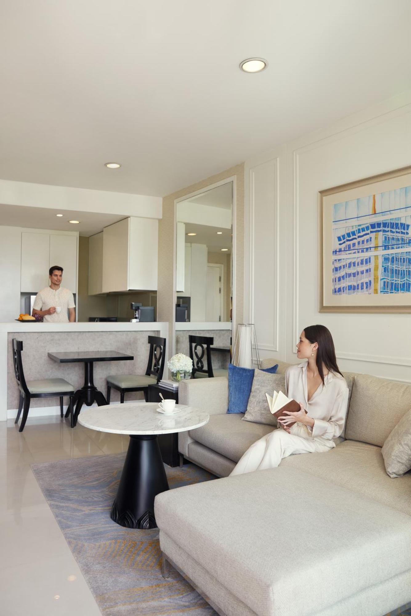 Dusit Suites Hotel Ratchadamri, Bangkok Extérieur photo A living room at The Ritz-Carlton, DIFC
