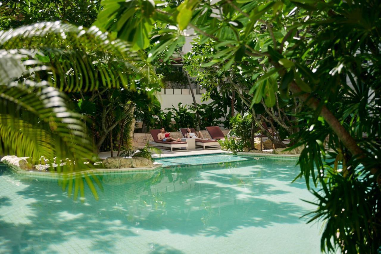Dusit Suites Hotel Ratchadamri, Bangkok Extérieur photo The swimming pool at the hotel