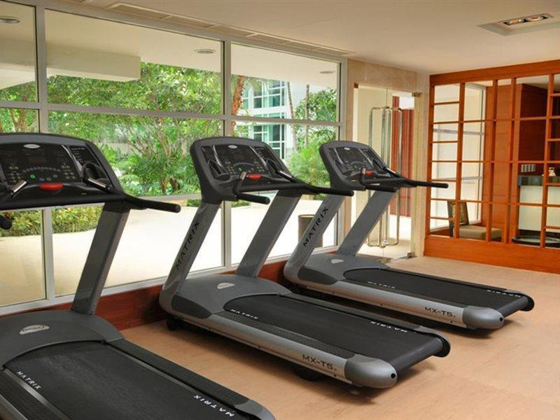 Dusit Suites Hotel Ratchadamri, Bangkok Extérieur photo Treadmills in a gym